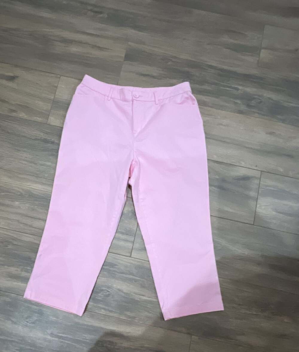 Croft & Barrow Classic Fit Capri Pants Size 8 Pink Stretch Cotton - Picture 2 of 6